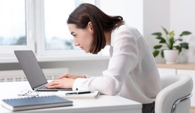 Τέσσερις απλές ασκήσεις για καλύτερη στάση σώματος: Πώς να «ξεμπλοκάρετε» πλάτη και ώμους