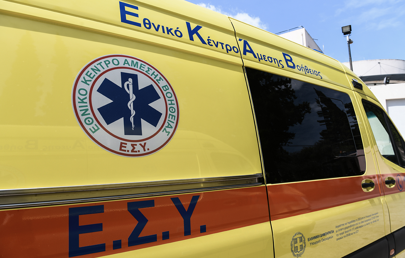 Πάτρα: Παιδί 2,5 ετών έπεσε στο κενό από μπαλκόνι κατοικίας – Δέντρο ανέκοψε την πτώση του