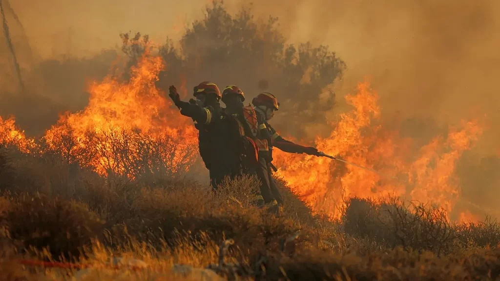 Οι φονικές πυρκαγιές στην Ευρώπη αποτελούν το μεγαλύτερο «πλήγμα» στις οικονομίες των χωρών της «Γηραιάς Ηπείρου»