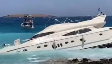 Κύθηρα: Θαλαμηγός με γερμανική σημαία προσάραξε σε παραλία (βίντεο)