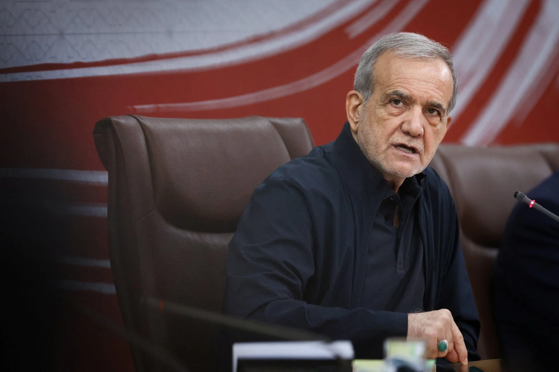 Συνάντηση επτά ωρών του Μ.Πεζεσκιάν με τον Μ.Χαμενεΐ: «Να διατηρήσουμε την αρμονία και την ενότητα»
