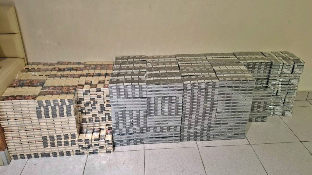 Συνελήφθησαν δύο αλλοδαπές στον αερολιμένα της Ρόδου: Έκρυβαν στις βαλίτσες τους 3.928 πακέτα λαθραίων τσιγάρων