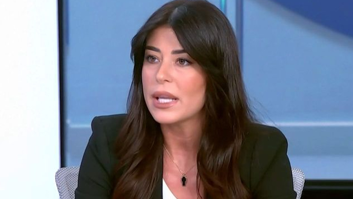 Ρομά επιτέθηκαν με βρισιές κατά της Α.Λατινοπούλου στο λιμάνι στην Τήνο (βίντεο)