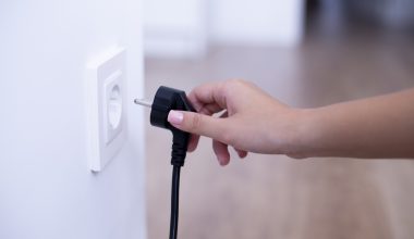 Γιατί οι πρίζες δεν είναι ίδιες σε όλο τον κόσμο: Η ιστορία πίσω από τους διαφορετικούς τύπους