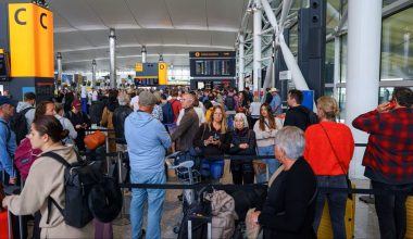 ΕΕ: Ουρές έως και δύο ώρες στα αεροδρόμια λόγω του νέου συστήματος EES