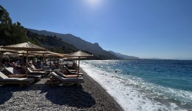 Συνελήφθη μητέρα στην παραλία της Αιγιαλείας για τον ξυλοδαρμό του 6χρονου γιου της