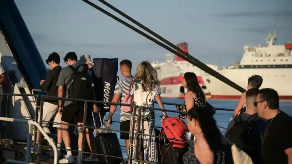 Ακτοπλοϊκά εισιτήρια: Πότε δικαιούστε επιστροφή χρημάτων και αποζημίωση έως 50% – Τι ισχύει για τις καθυστερήσεις