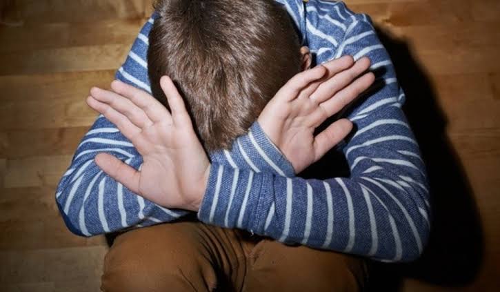 Άγριος ξυλοδαρμός ανήλικου αγοριού στην Πάτρα εντός σχολικού προαυλίου
