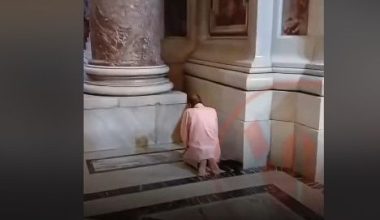 «Θύελλα» αντιδράσεων προκάλεσε Μουσουλμάνος που προσευχήθηκε γονατιστός μέσα στην Βασιλική του Αγίου Πέτρου!