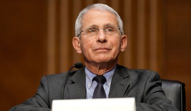 Α.Φάουτσι: Τι έλεγε σε ιδιωτικές συνομιλίες για πιθανή αποβολή μετά το εμβόλιο Covid-19 και τι υποστήριζε δημόσια