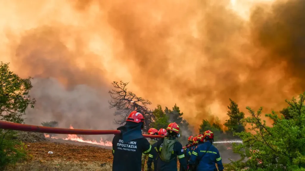 Υπό μερικό έλεγχο η φωτιά στην Αγία Τριάδα Ιωαννίνων