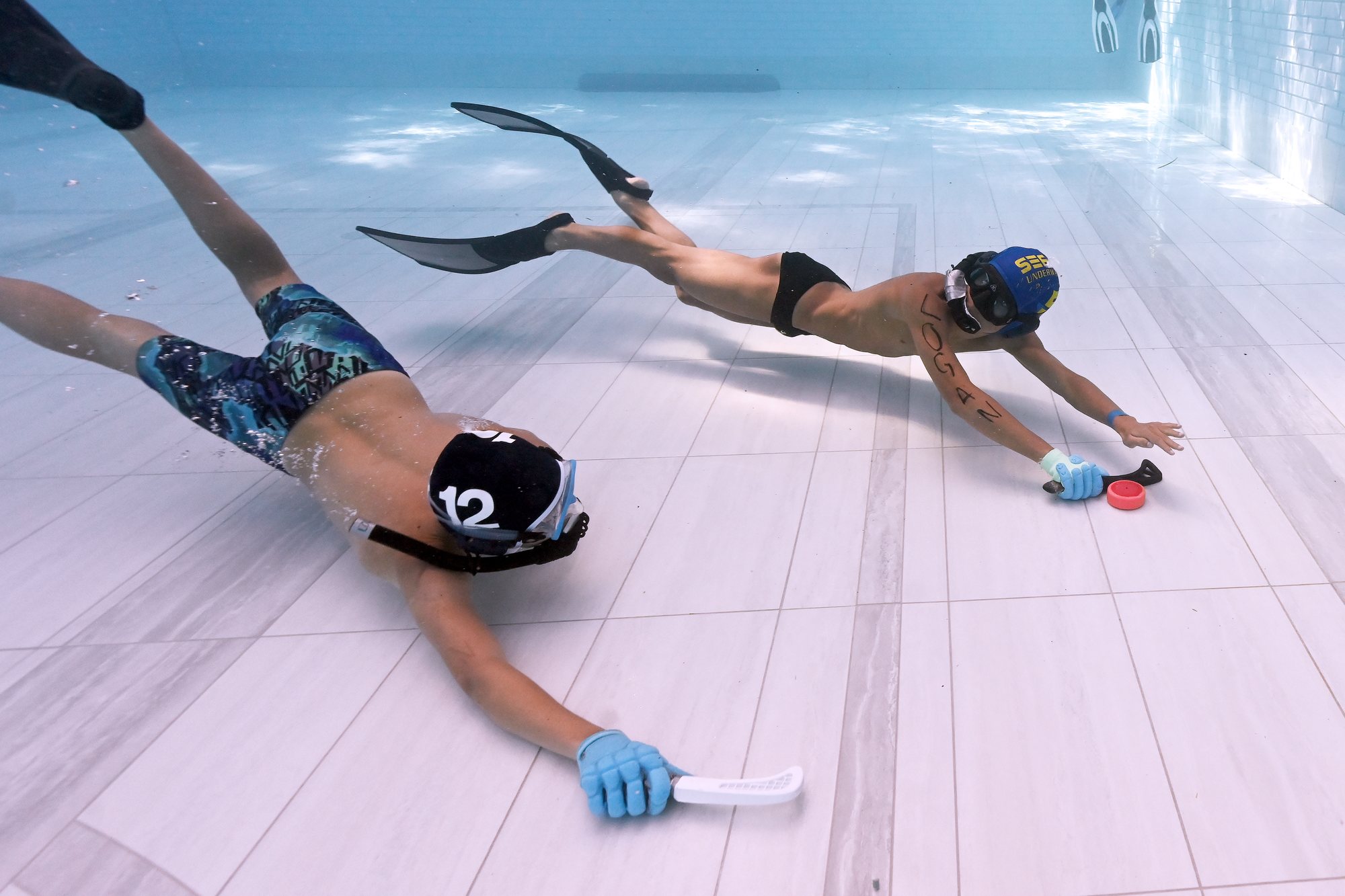 Underwater Hockey: Το παράξενο άθλημα που παίζεται στον βυθό της πισίνας