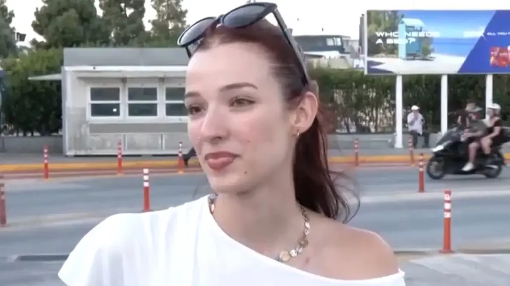 Η ταξιδιώτισσα στον Πειραιά που βρέθηκε σε δύο τηλεοπτικές εκπομπές: Aντάλλαξε social με δημοσιογράφο του ΣΚΑΪ!