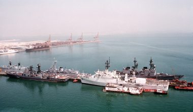 Απεικόνιση της καταστροφής από το Ιράν ενός τμήματος του λιμανιού Σαλμάν στο Μπαχρέιν (βίντεο)