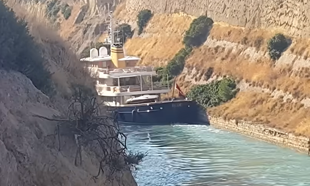 Βίντεο: H στιγμή που superyacht 50 εκατ. δολαρίων «κτυπά» στα πράνη της Διώρυγας Κορίνθου