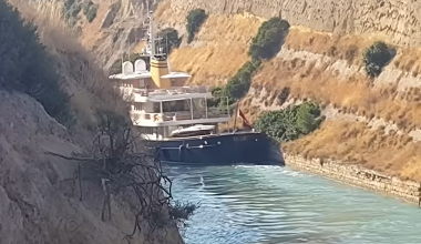 Βίντεο: H στιγμή που superyacht 50 εκατ. δολαρίων «κτυπά» στα πράνη της Διώρυγας Κορίνθου