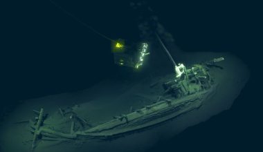 Το αρχαίο ελληνικό πλοίο που βρίσκεται 2.400 χρόνια στον βυθό της Μαύρης Θάλασσας (βίντεο)