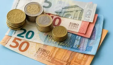 Τα χρέη «πνίγουν» τους οφειλέτες: Γιατί δεν μπαίνουν στη ρύθμιση των 72 δόσεων παρά το «κούρεμα» των δόσεων