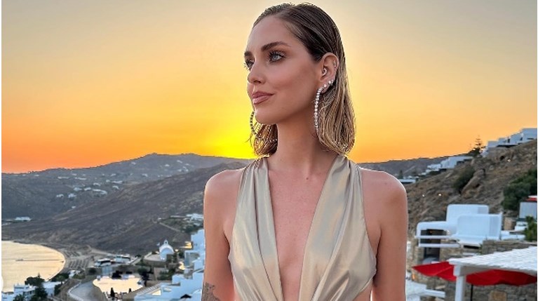 Κιάρα Φεράνι: Αναστάτωσε την Ίμπιζα με topless εμφάνιση – Οι φωτογραφίες των διακοπών της