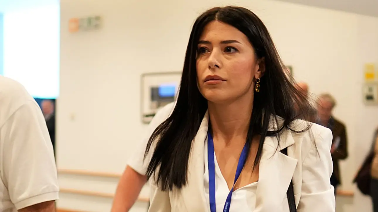 Α.Λατινοπούλου για επίθεση από Ρομά στην Τήνο: «Δεν σταμάτησαν ούτε λεπτό τις απειλές» (βίντεο