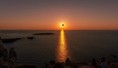 Έκλειψη Ηλίου: Πώς να προστατευτείτε – Μπορεί να βλάψει τα μάτια σας χωρίς πόνο