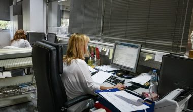 Από τα 67 στα 68 στο Δημόσιο – Η αρχή της νέας αύξησης ορίων ηλικίας για σύνταξη στα… κυπαρίσσια
