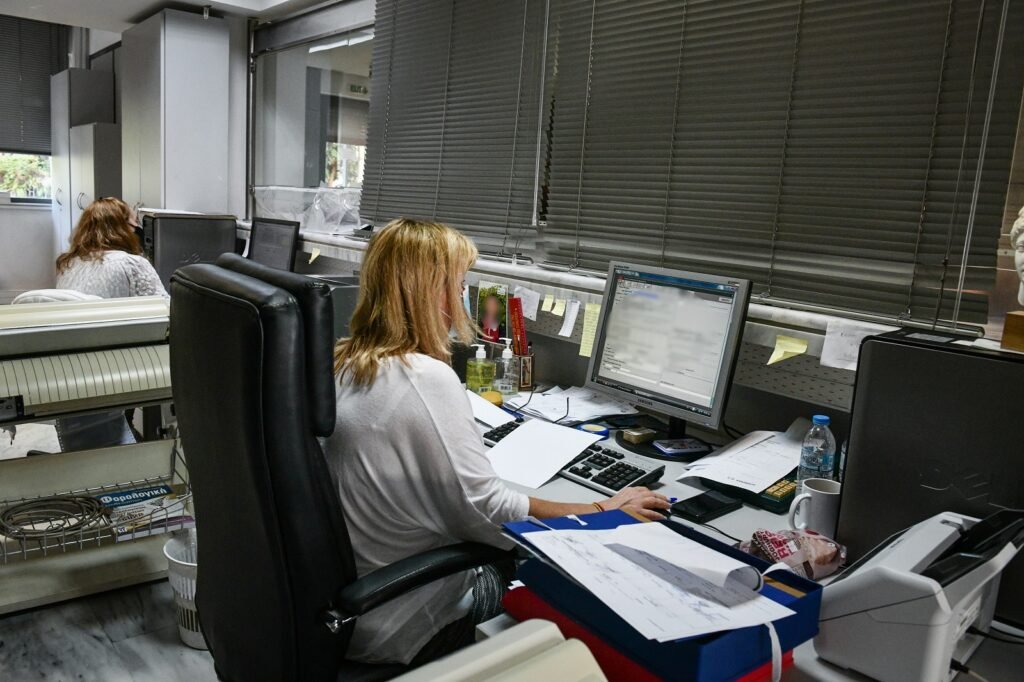 Από τα 67 στα 68 στο Δημόσιο – Η αρχή της νέας αύξησης ορίων ηλικίας για σύνταξη στα… κυπαρίσσια