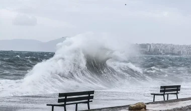 Καιρός: Θυελλώδεις άνεμοι θα «σαρώσουν» την χώρα το επόμενο 48ωρο – Ριπές άνω των 100 χλμ./ώρα