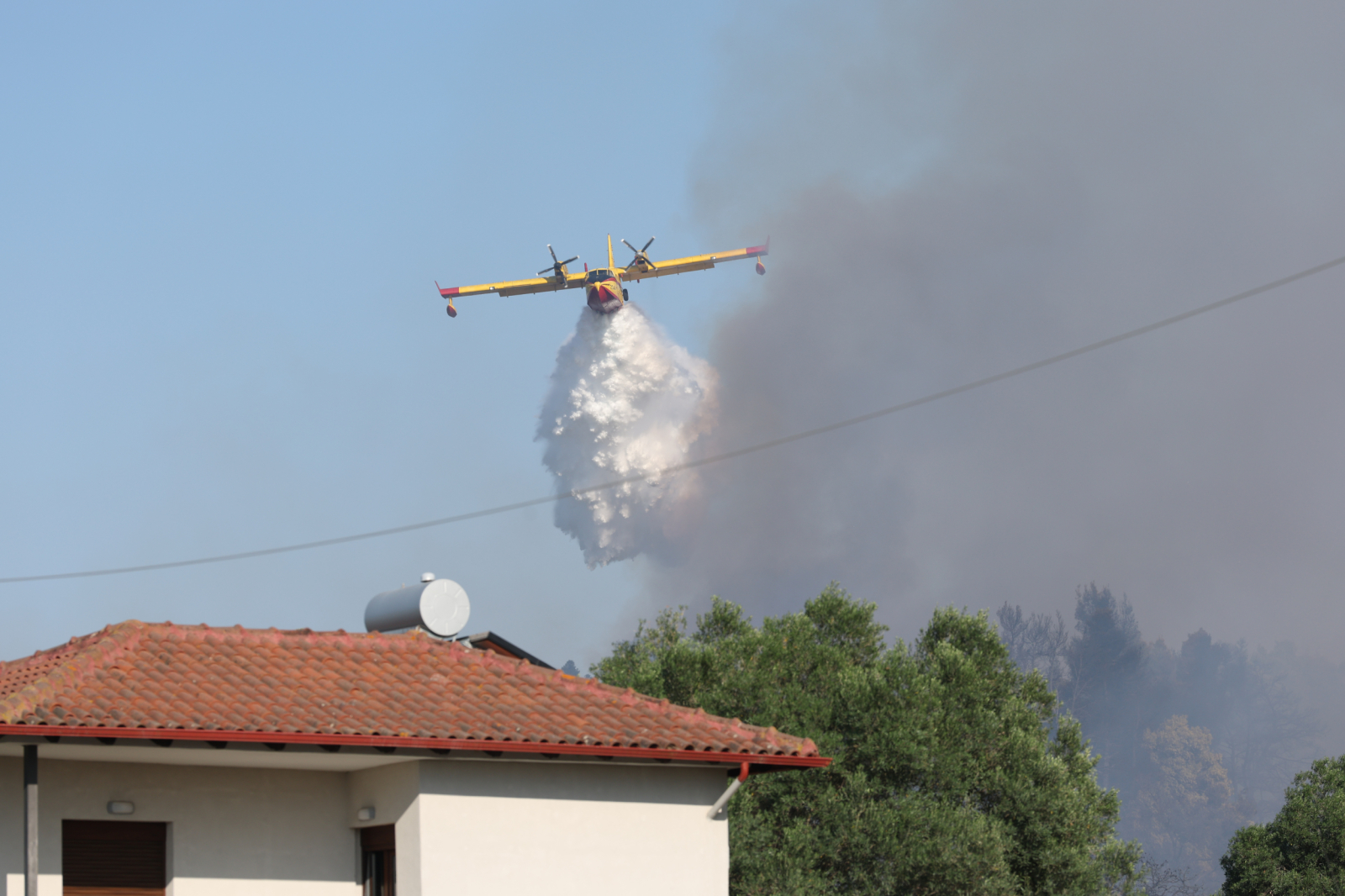 Καίγεται και η Χαλκιδική – Εκκένωση διά θαλάσσης της Σίβηρης (βίντεο-upd)