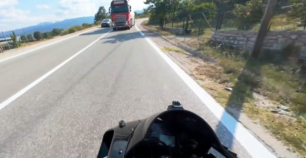 Ταυτοποιήθηκε ο οδηγός του βυτιοφόρου που έτρεχε με «σπασμένα τα φρένα» κοντά στην Λίμνη Πλαστήρα (βίντεο)