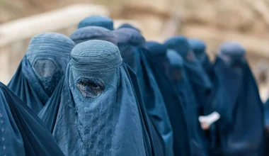 Τραγική η κατάσταση για τις γυναίκες στο Αφγανιστάν: Χωρίς εκπαίδευση, εργασία & ελευθερία λόγου – Τι έδειξε έρευνα