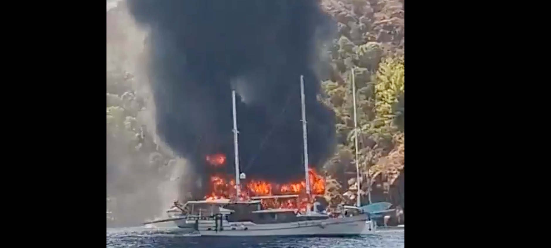 Τουρκία: 115 επιβάτες έπεσαν στη θάλασσα για να σωθούν μετά από φωτιά σε τουριστικό σκάφος (βίντεο)