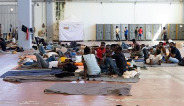 Αυτοί είναι οι… «επιστήμονες» που φτάνουν κατά εκατοντάδες από την Κρήτη (βίντεο-φωτο)