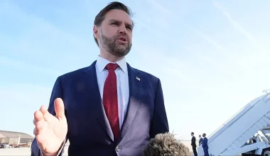 Τ.Ν.Βανς για Ιράν: «Ο πρώτος μας στόχος είναι να παραμείνουν χαμηλά οι τιμές των καυσίμων»