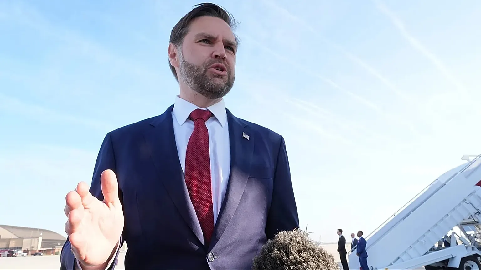 Τ.Ν.Βανς για Ιράν: «Ο πρώτος μας στόχος είναι να παραμείνουν χαμηλά οι τιμές των καυσίμων»