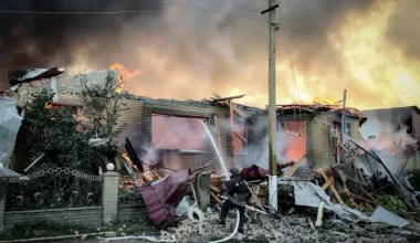 Σούμι: Ρωσικό drone χτύπησε σπίτι – Νεκροί μητέρα και ο 9χρονος γιος της (βίντεο)
