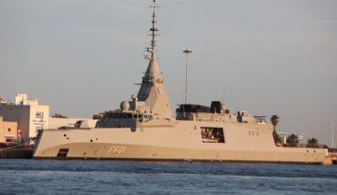 Στην Πάρο η φρεγάτα «Κίμων» για τον εορτασμό της Παναγίας Εκατονταπυλιανής (βίντεο)