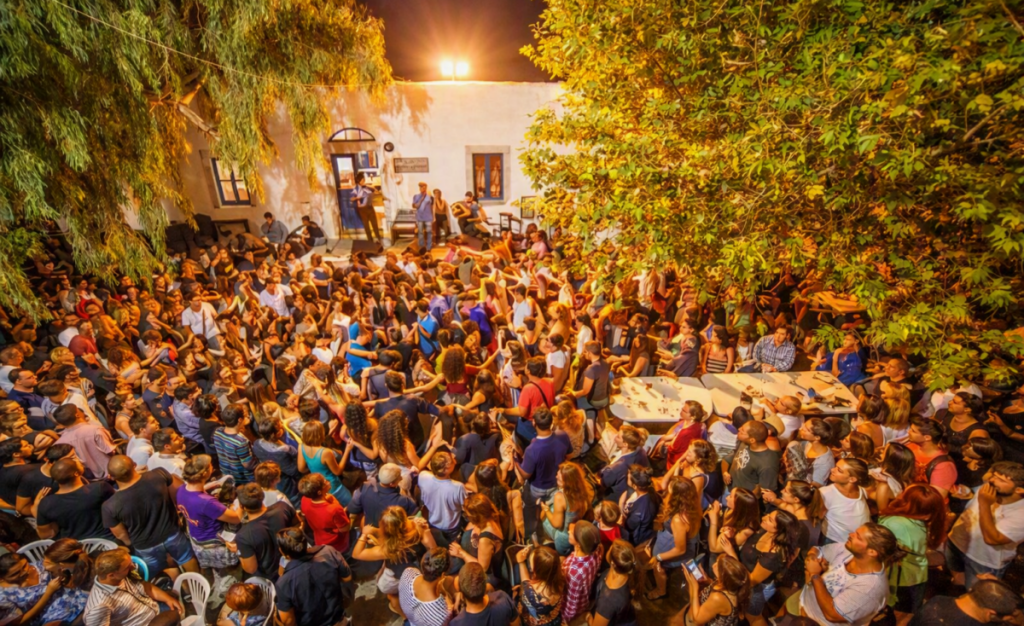 Τα μεγαλύτερα πανηγύρια του Δεκαπενταύγουστου στην Ελλάδα: Πού κρατούν μέχρι το πρωί