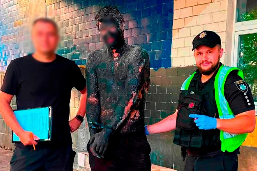 Διαρρήκτης πασαλείφτηκε με πίσσα για να μην τον βλέπουν στο σκοτάδι – Πώς τον συνέλαβαν (βίντεο)