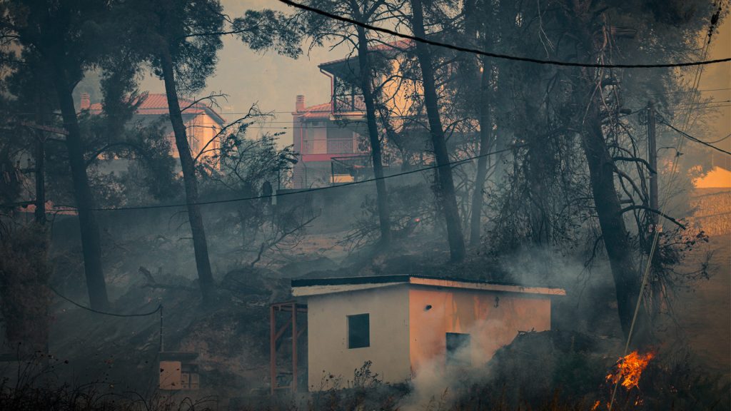 Χαλκιδική: Xωρίς ενεργό μέτωπο η μεγάλη φωτιά στην Σίβηρη – «Μάχη» με τις διάσπαρτες εστίες