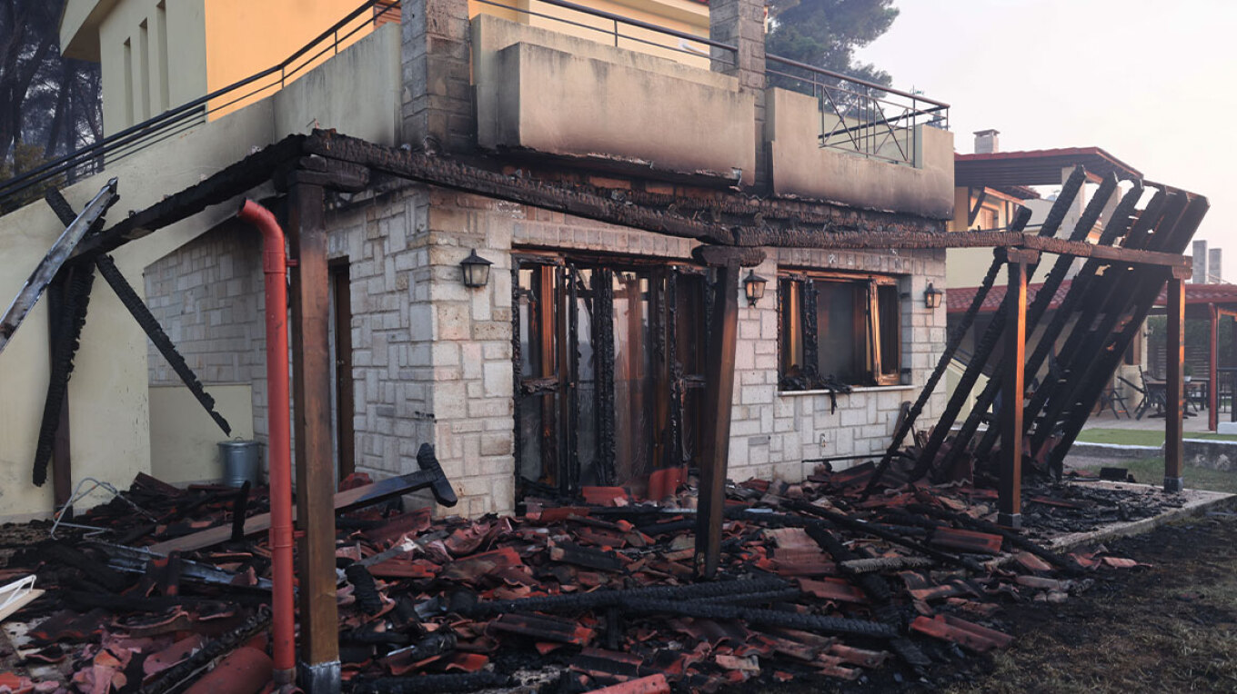 Μετά την καταστροφική πυρκαγιά ο Δήμος Κασσάνδρας αναστέλλει όλες τις εκδηλώσεις για τον 15αυγουστο