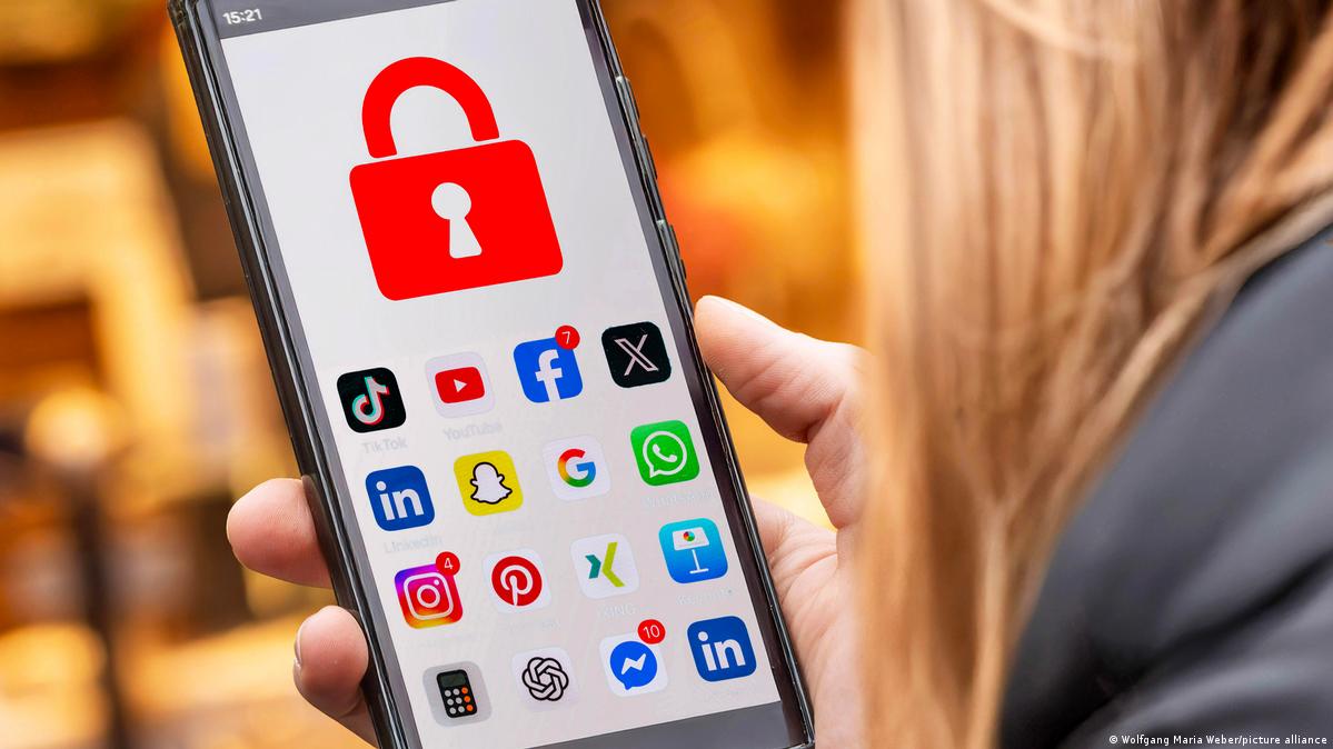 «Φρένο» στην απαγόρευση των social media για τα ανήλικα κάτω των 15 στη Γαλλία – Ποιος ο λόγος