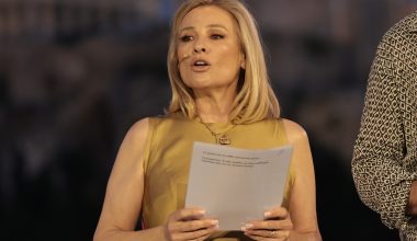 Μαριάννα Τουμασάτου: «Τα εμβόλια του COVID-19 έβγαλαν τον χειρότερο εαυτό του καθενός – Χτυπάνε το νευρικό σύστημα»