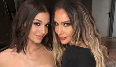 Μελίνα Νικολαΐδη και Δέσποινα Βανδή – Αγκαλιά στις διακοπές και ευχές για τον Δεκαπενταύγουστο (βίντεο)