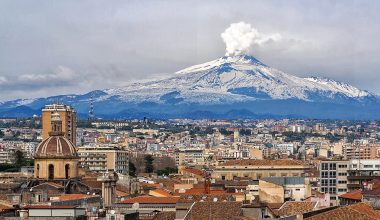 Οι πόλεις που χτίστηκαν δίπλα σε ηφαίστεια και κατοικούνται μέχρι σήμερα