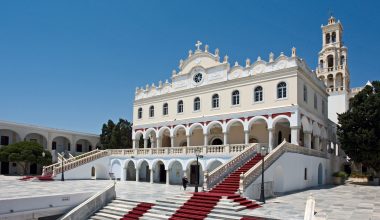 Δεκαπενταύγουστος: Η μεγάλη γιορτή της Παναγίας από την Τήνο έως την Κωνσταντινούπολη