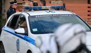 Επεισοδιακή σύλληψη ανήλικου στον Βόλο: Επιτέθηκε σε αστυνομικό και προκάλεσε ζημιές σε περιπολικό