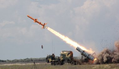 Οι Ουκρανοί χτύπησαν με πυραύλους FP-5 Flamingo το ρωσικό Κέντρο Πυραύλων & Διαστήματος «JSC Progress»! (βίντεο)