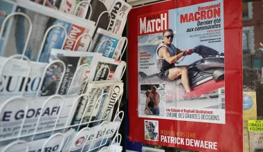 Γαλλία: Η χώρα καίγεται και ο Ε.Μακρόν… κάνει τζετ σκι!