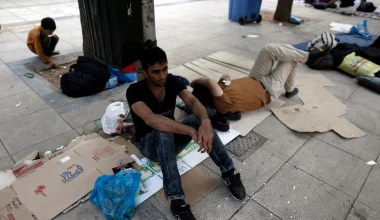 «Φύγε τώρα»: Αλλοδαποί παρενοχλούν κοπέλα την ώρα που περπατά στο δρόμο